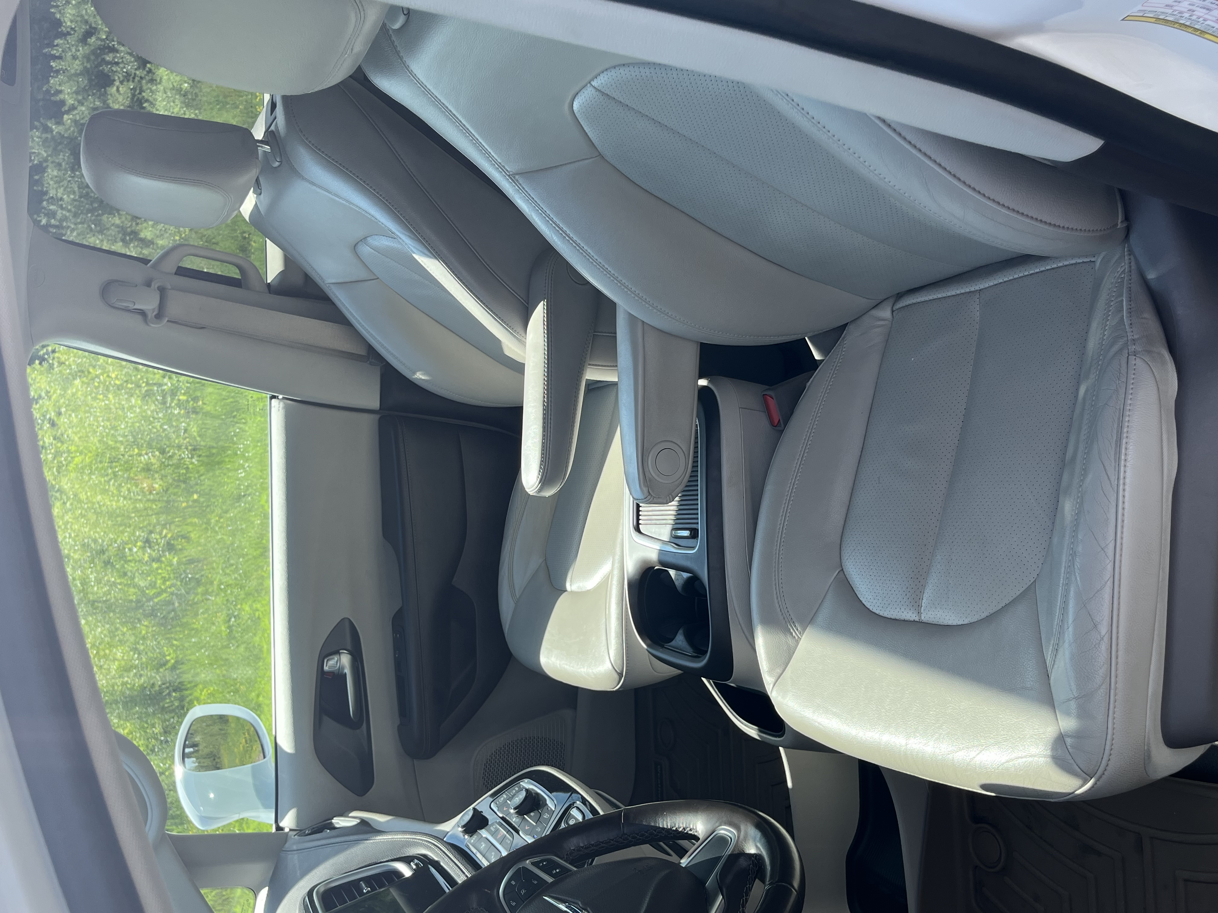 Used 2021 Chrysler Pacifica Touring-L w/ Uconnect Theater Family Group AWD/4WD image 15