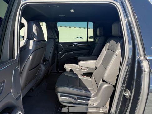 Used 2024 Cadillac Escalade ESV Luxury image 10