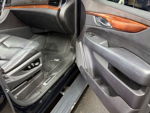 Used 2015 Cadillac Escalade ESV Premium image 15