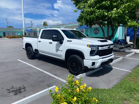 Used 2024 Chevrolet Silverado 2500 LTZ w/ LTZ Plus Package image 18