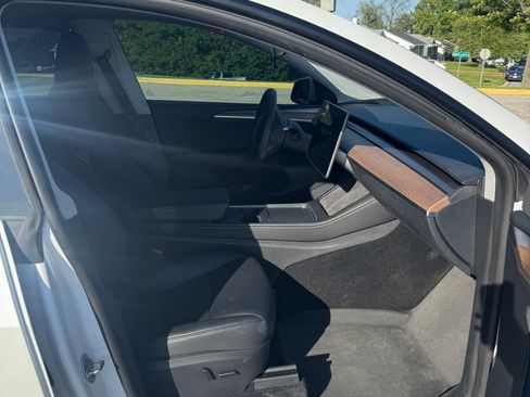 Used 2023 Tesla Model Y Long Range AWD/4WD image 9