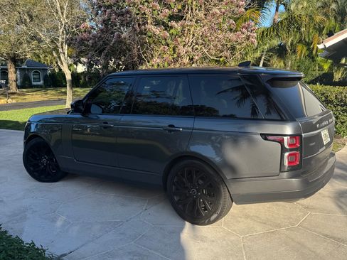 Used 2019 Land Rover Range Rover HSE image 1