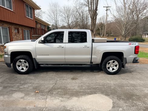 Used 2018 Chevrolet Silverado 1500 LT w/ All Star Edition image 2