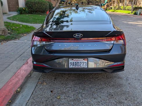 Used 2021 Hyundai Elantra SE image 8