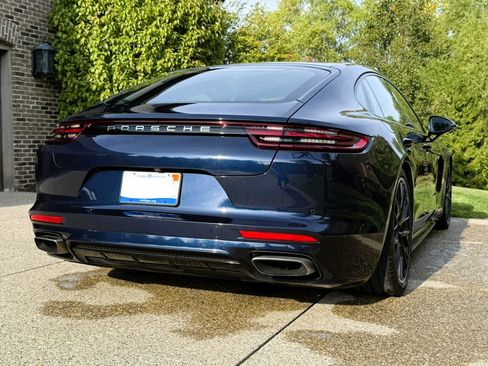 Used 2018 Porsche Panamera 4 image 11