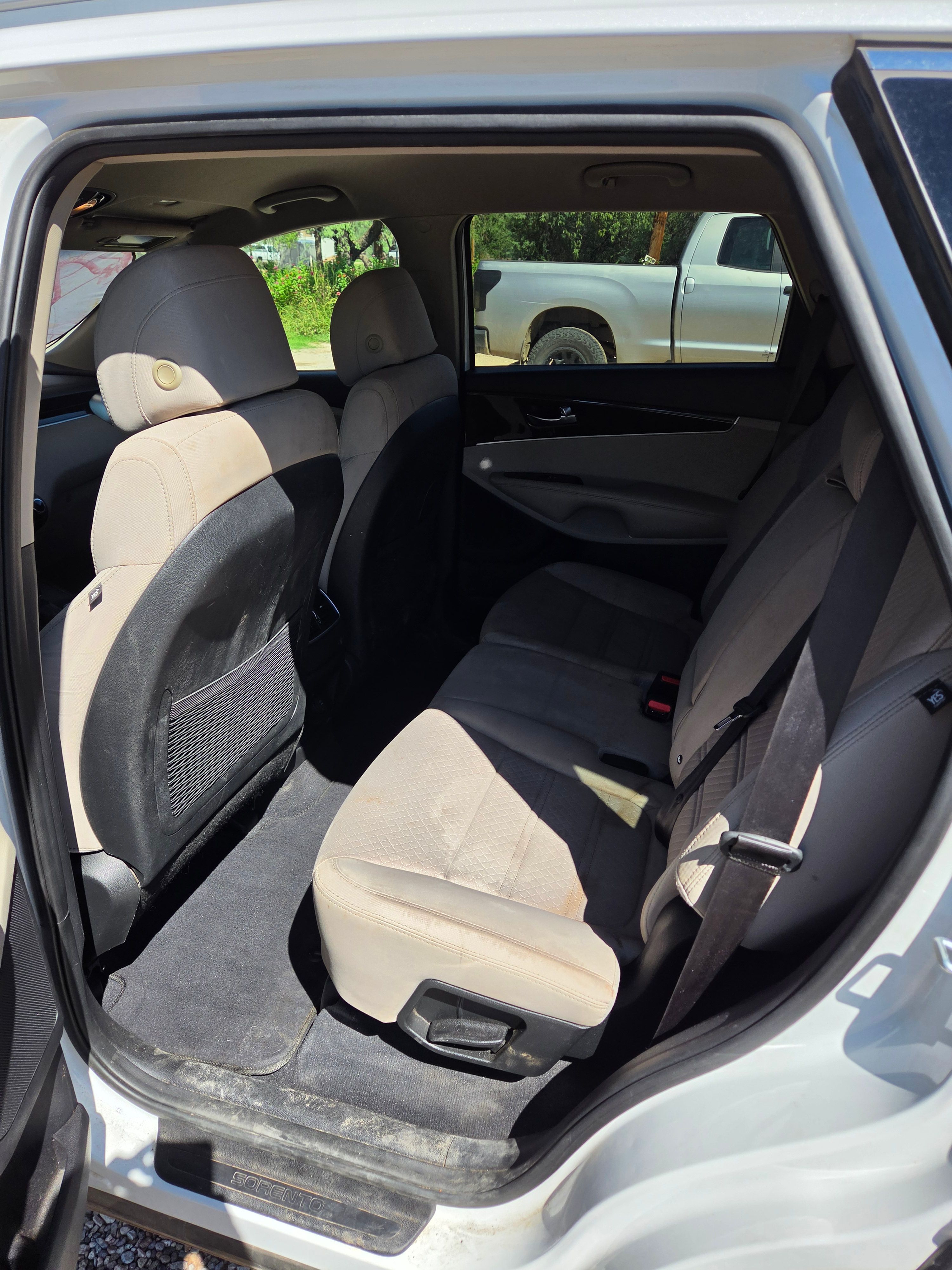 Used 2017 Kia Sorento FWD image 8