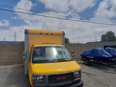 Used 1998 GMC Savana 3500 image 4