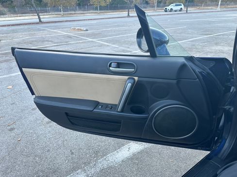 Used 2011 MAZDA MX-5 Miata Grand Touring w/ Premium Pkg image 27