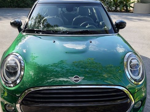 Used 2021 MINI Cooper 4-Door Hardtop image 2