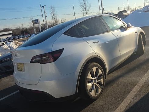 Used 2024 Tesla Model Y Long Range image 9