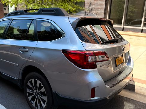 Used 2017 Subaru Outback 3.6R Limited AWD/4WD image 8