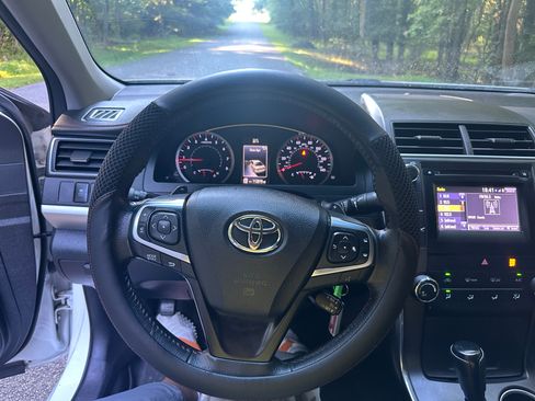 Used 2017 Toyota Camry SE FWD image 9