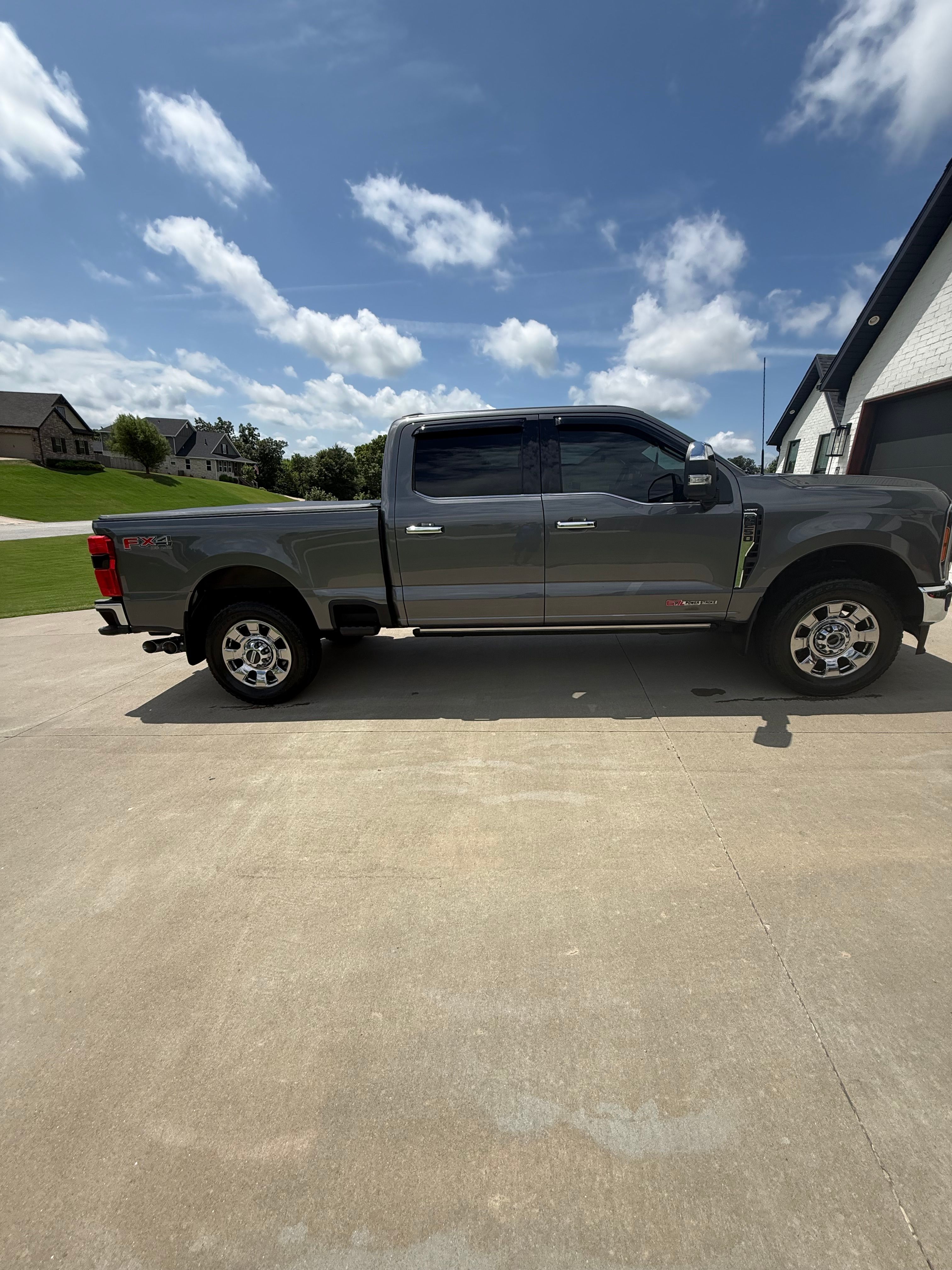 Used 2023 Ford F250 Lariat w/ Lariat Ultimate Package AWD/4WD image 2