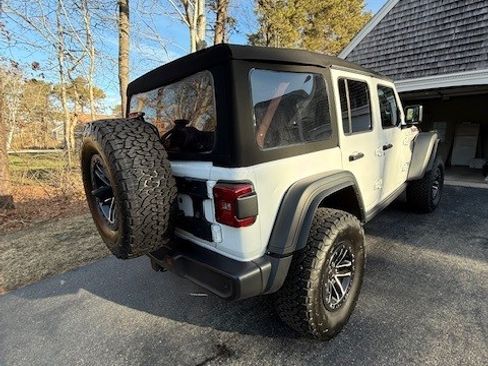 Used 2024 Jeep Wrangler Unlimited Rubicon w/ XTREMEE 35" Tire Package image 9