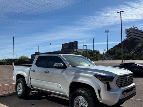 Used 2024 Toyota Tacoma Limited w/ Limited Package (LT) image 2