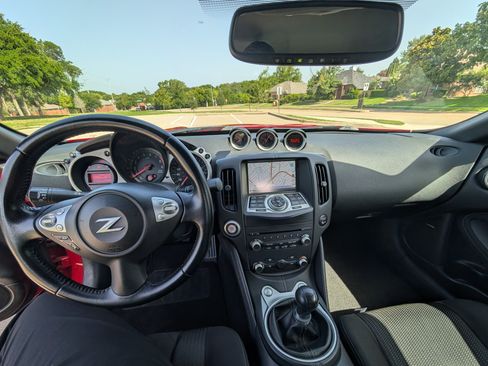 Used 2015 Nissan 370Z Coupe RWD image 17