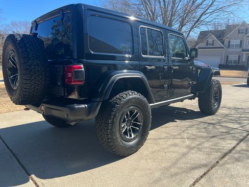 Used 2024 Jeep Wrangler Unlimited Rubicon image 2