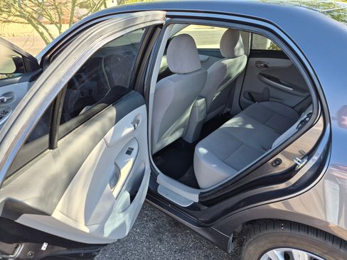 Used 2013 Toyota Corolla LE w/ Preferred Accessory Pkg #2 image 9