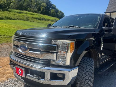 Used 2017 Ford F350 Lariat w/ Lariat Value Package AWD/4WD image 4