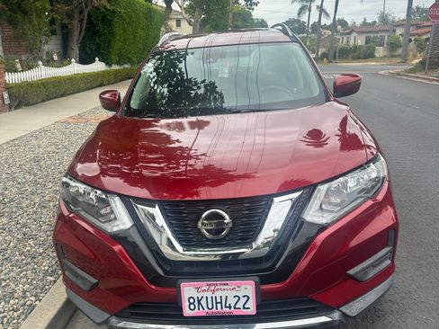 Used 2019 Nissan Rogue SV FWD image 1