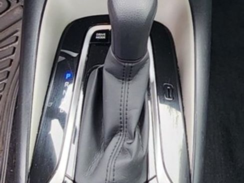 Used 2021 Toyota Corolla LE image 12