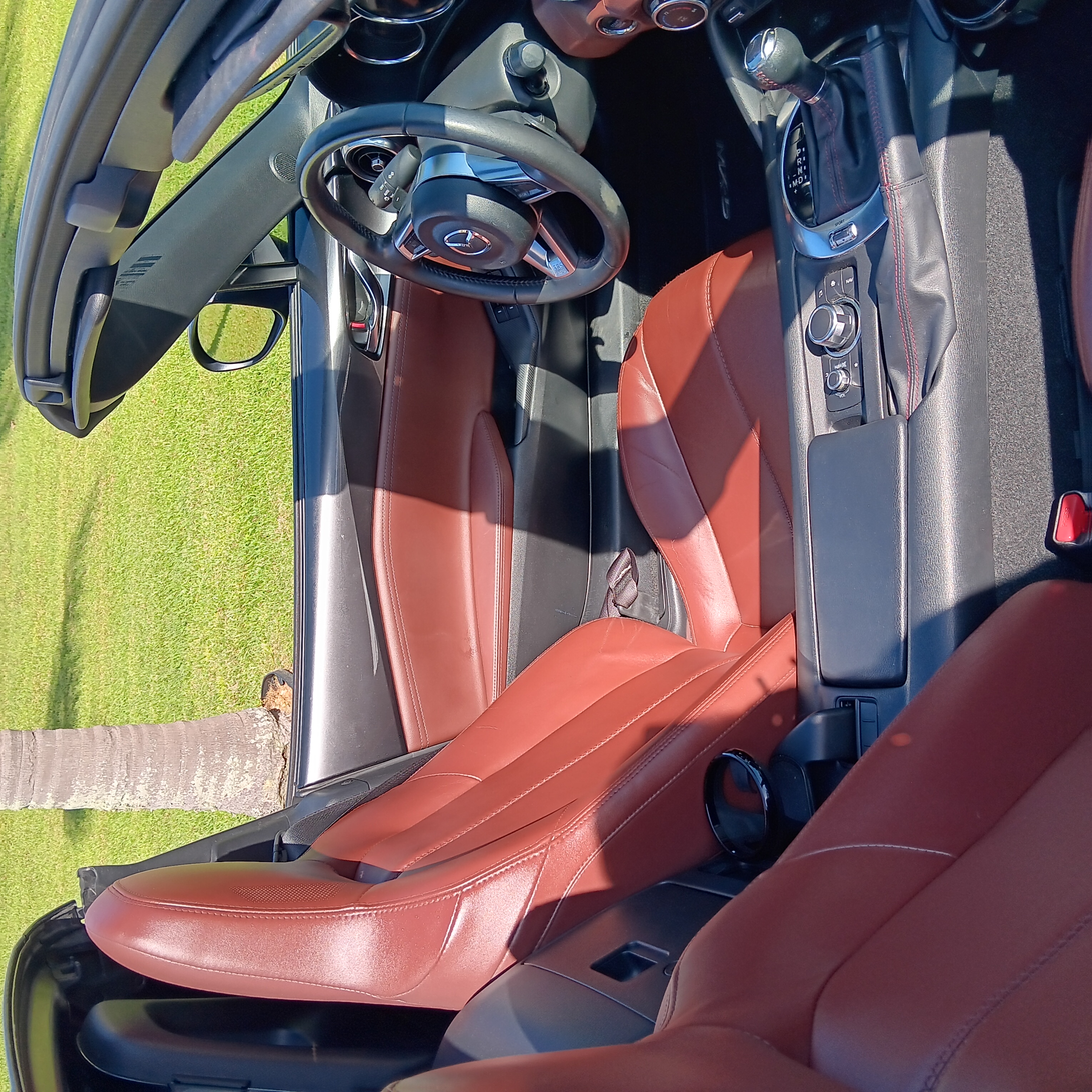 Used 2018 MAZDA MX-5 Miata RF Grand Touring RWD image 11