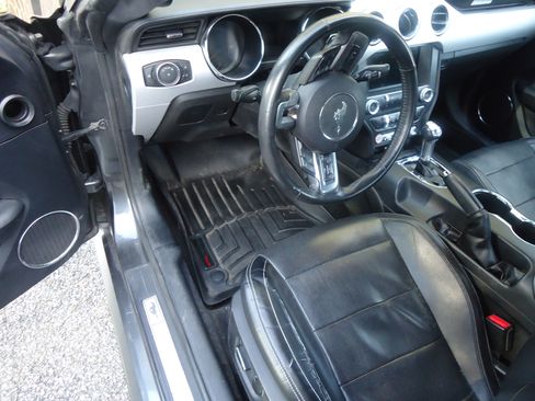 Used 2017 Ford Mustang Premium image 24