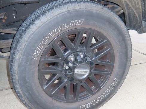 Used 2022 Ford F250 Lariat w/ Black Appearance Package AWD/4WD image 17