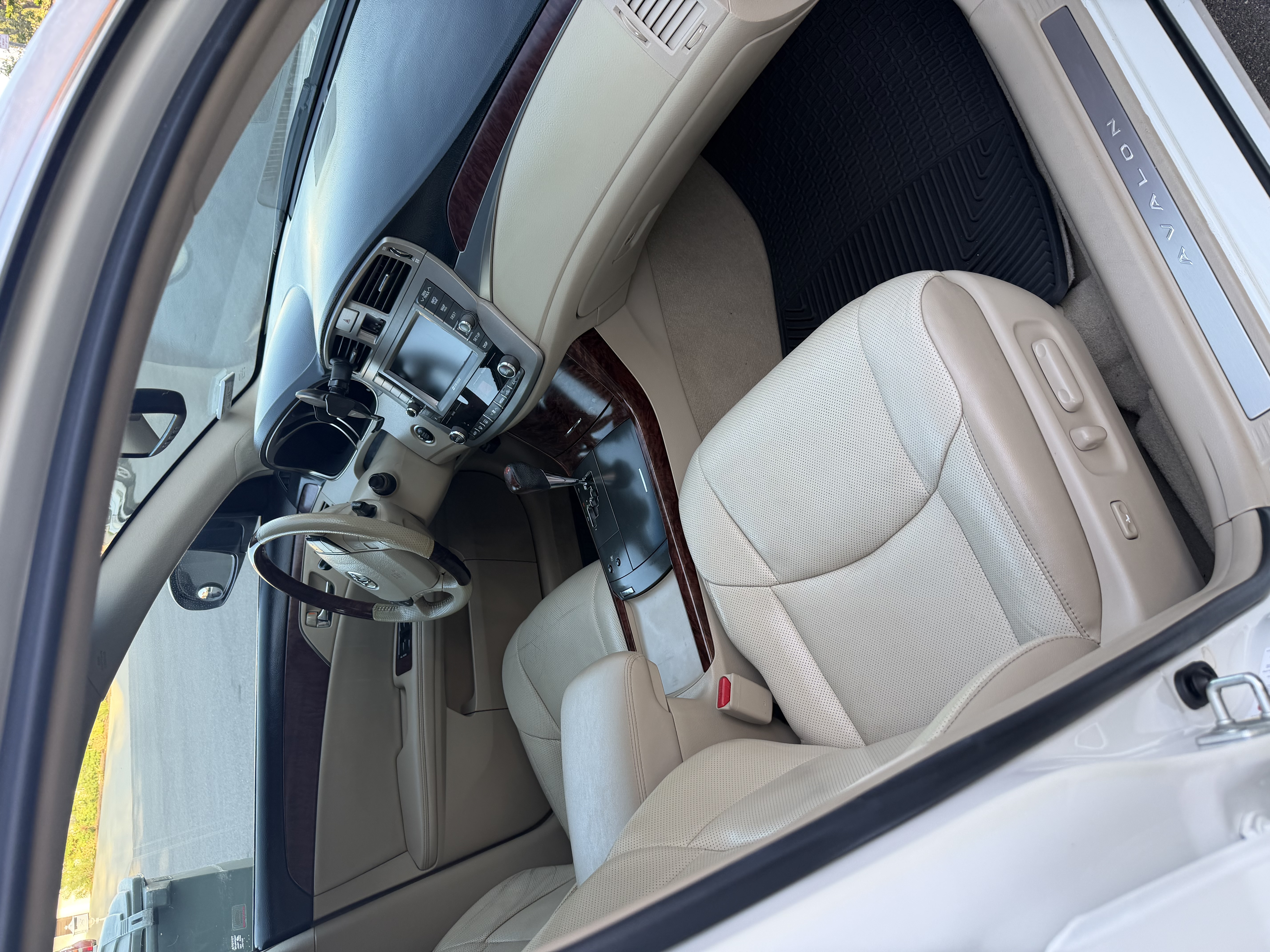 Used 2012 Toyota Avalon Limited FWD image 9