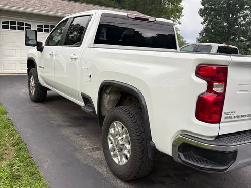 Used 2023 Chevrolet Silverado 2500 LT AWD/4WD image 4
