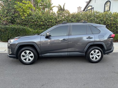 Used 2019 Toyota RAV4 LE w/ Carpet Mat Package FWD image 8