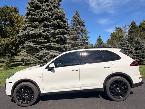 Used 2015 Porsche Cayenne Diesel AWD/4WD image 1