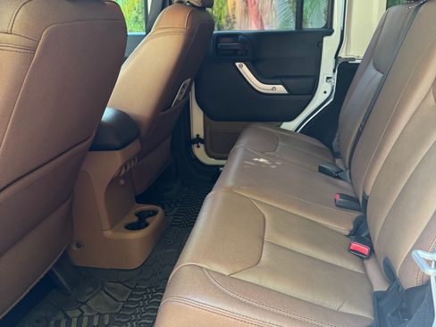 Used 2017 Jeep Wrangler Unlimited Sahara w/ Connectivity Group image 12