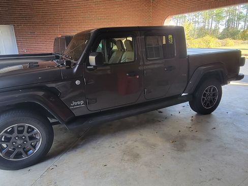 Used 2021 Jeep Gladiator Overland w/ Popular Equipment Package image 5