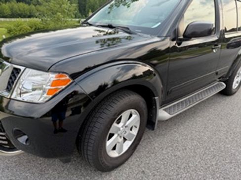 Used 2012 Nissan Pathfinder SV AWD/4WD image 2