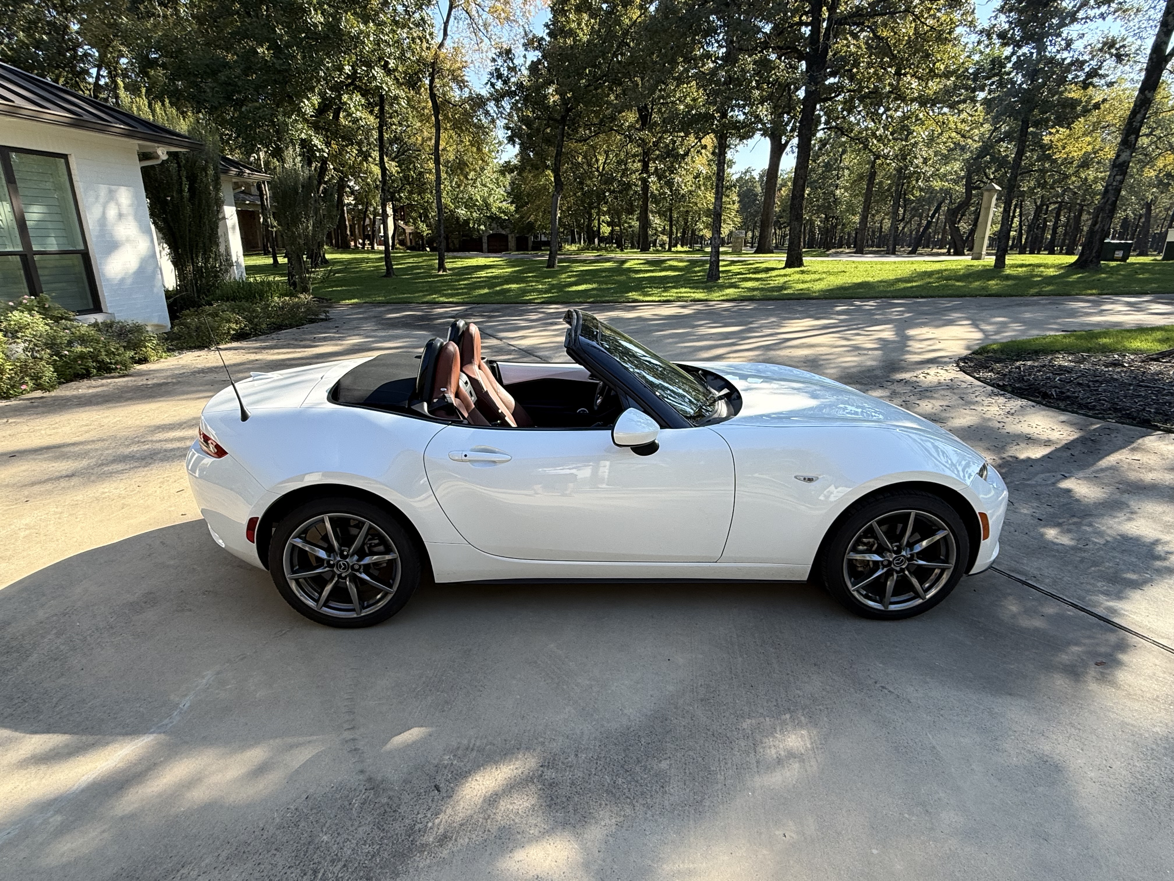 Used 2022 MAZDA MX-5 Miata Grand Touring w/ Weather Package RWD image 2
