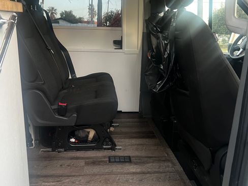 Used 2017 Ford Transit 350 XLT image 9