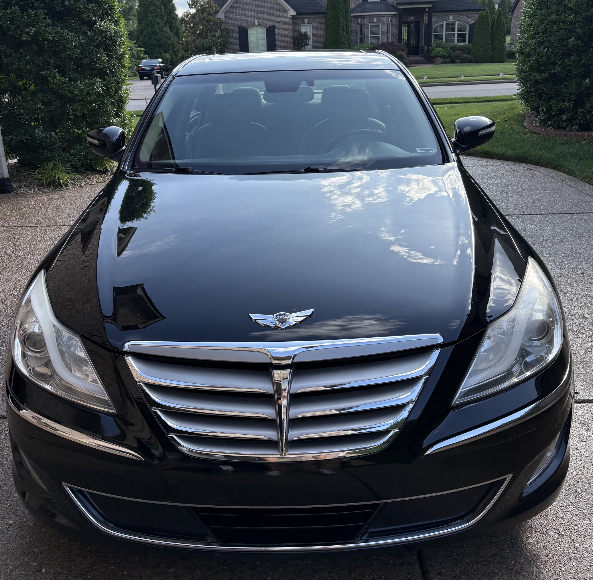 Used 2012 Hyundai Genesis 4.6 RWD image 2