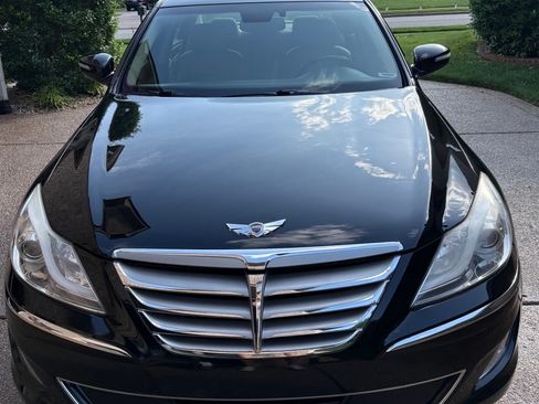 Used 2012 Hyundai Genesis 4.6 RWD image 2
