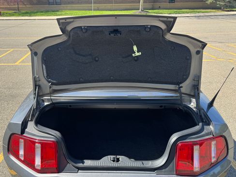 Used 2010 Ford Mustang GT Premium RWD image 11