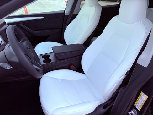 Used 2024 Tesla Model Y Performance image 16