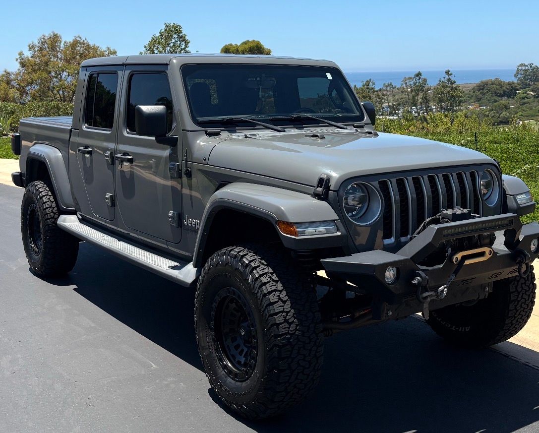 Used 2021 Jeep Gladiator Overland w/ Popular Equipment Package AWD/4WD image 1