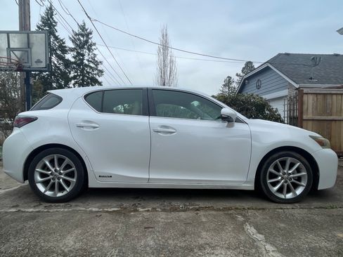 Used 2012 Lexus CT 200h Premium image 1