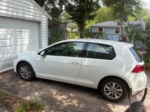 Used 2016 Volkswagen Golf S FWD image 1
