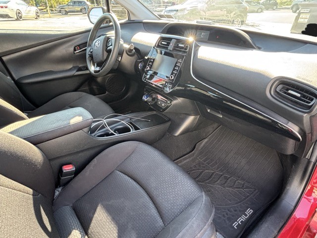 Used 2021 Toyota Prius LE FWD image 11