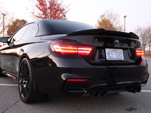 Used 2017 BMW M4 Convertible image 2