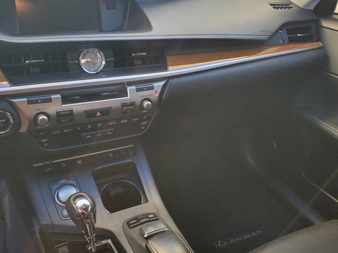 Used 2013 Lexus ES 300h image 7