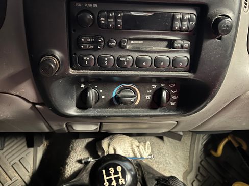 Used 1997 Ford Ranger 2WD Regular Cab image 9