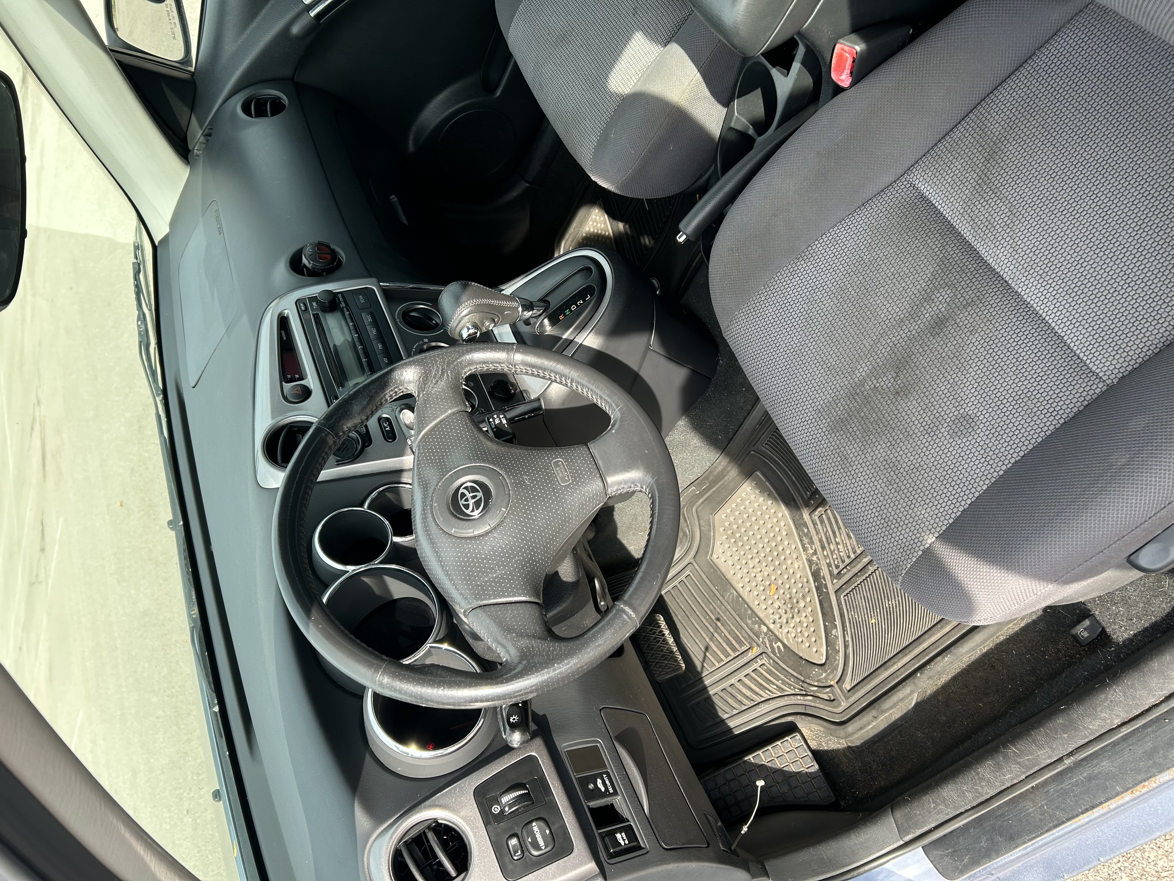Used 2006 Toyota Matrix XR w/ Extra Value Pkg 1 FWD image 9