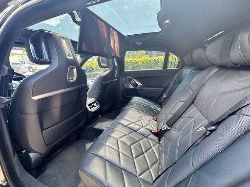 Used 2023 BMW i7 xDrive60 image 8